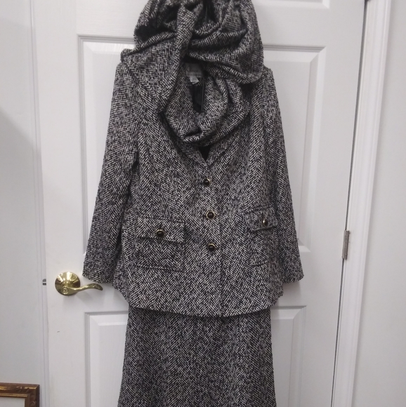 Linea by Louis Dell'Olio - Picture 1 of 5